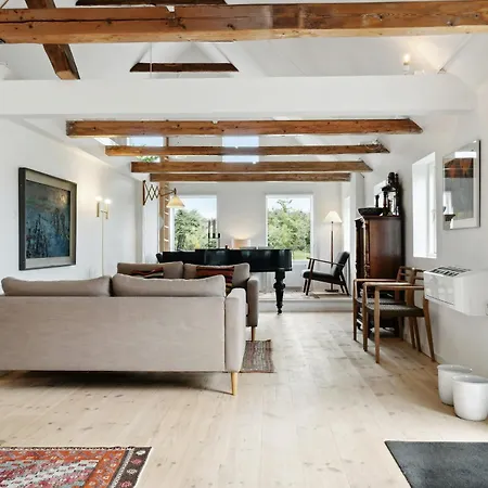 Сasa de vacaciones Renovated Estate With Private