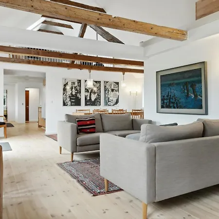 Сasa de vacaciones Renovated Estate With Private Roslev