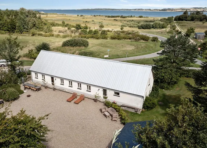 Renovated Estate With Private Semesterbostad