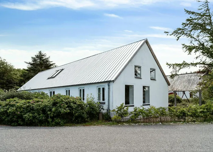 Renovated Estate With Private * Roslev